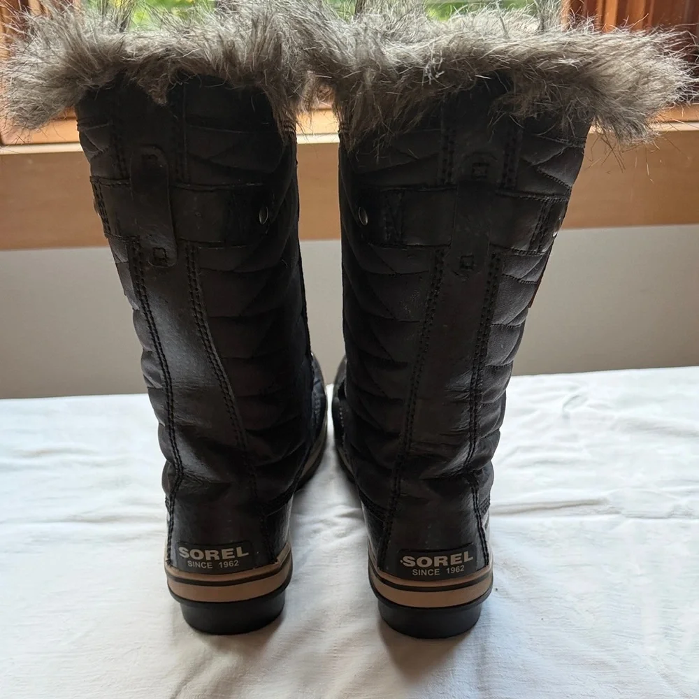 Sorel Women's Black Lace-Up Faux-Fur Winter waterproof boots size 9